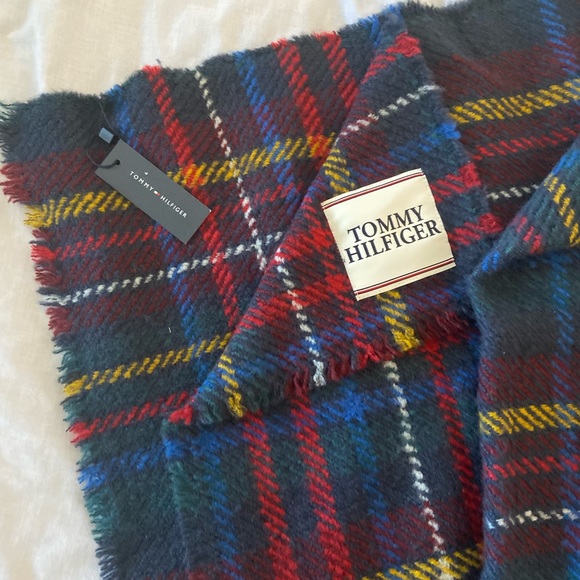 BNWT tommy hilfiger super cozy plaid scarf - Picture 1 of 3